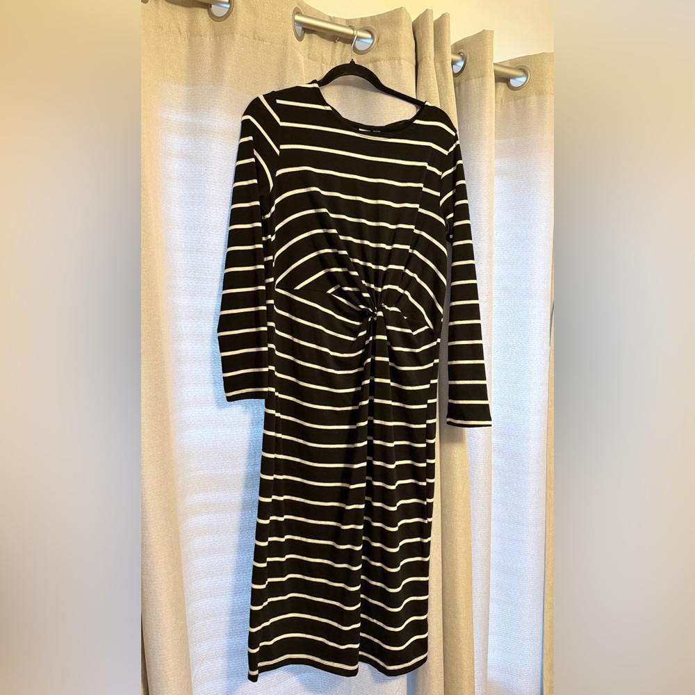 GAP Black and White Long Sleeve Dress